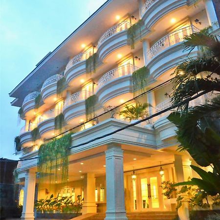Amalfi Hotel Seminyak Екстер'єр фото