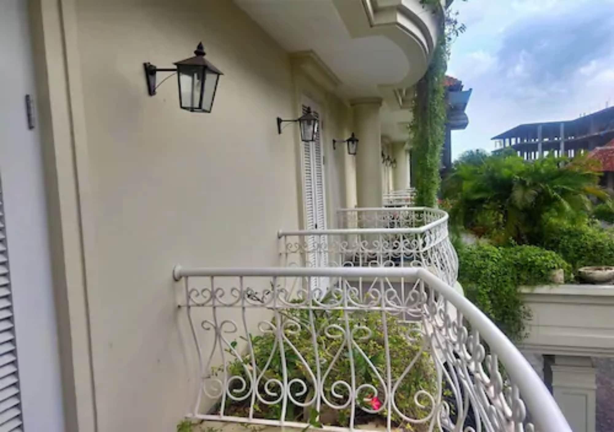 Amalfi Hotel Seminyak Екстер'єр фото