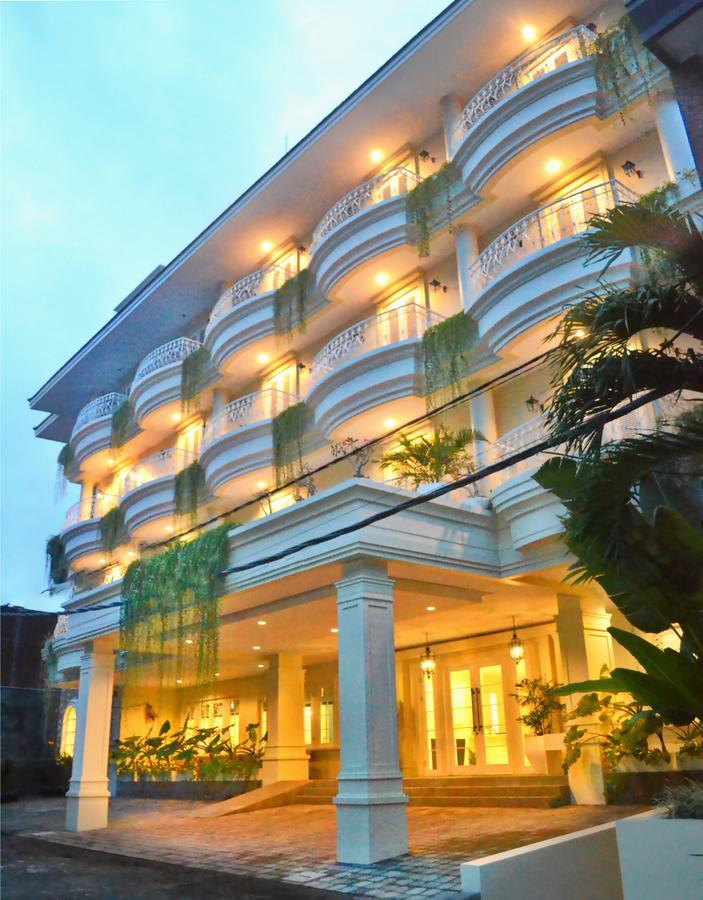 Amalfi Hotel Seminyak Екстер'єр фото