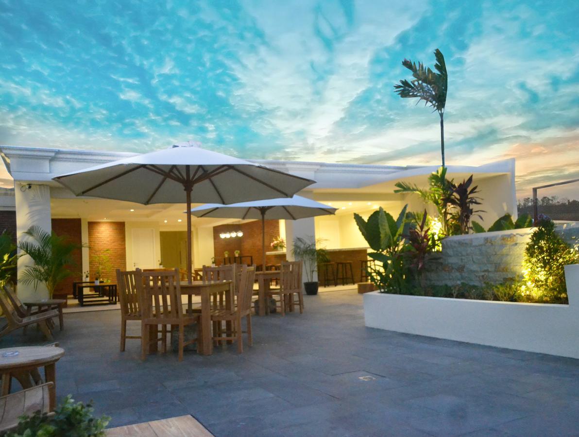 Amalfi Hotel Seminyak Екстер'єр фото