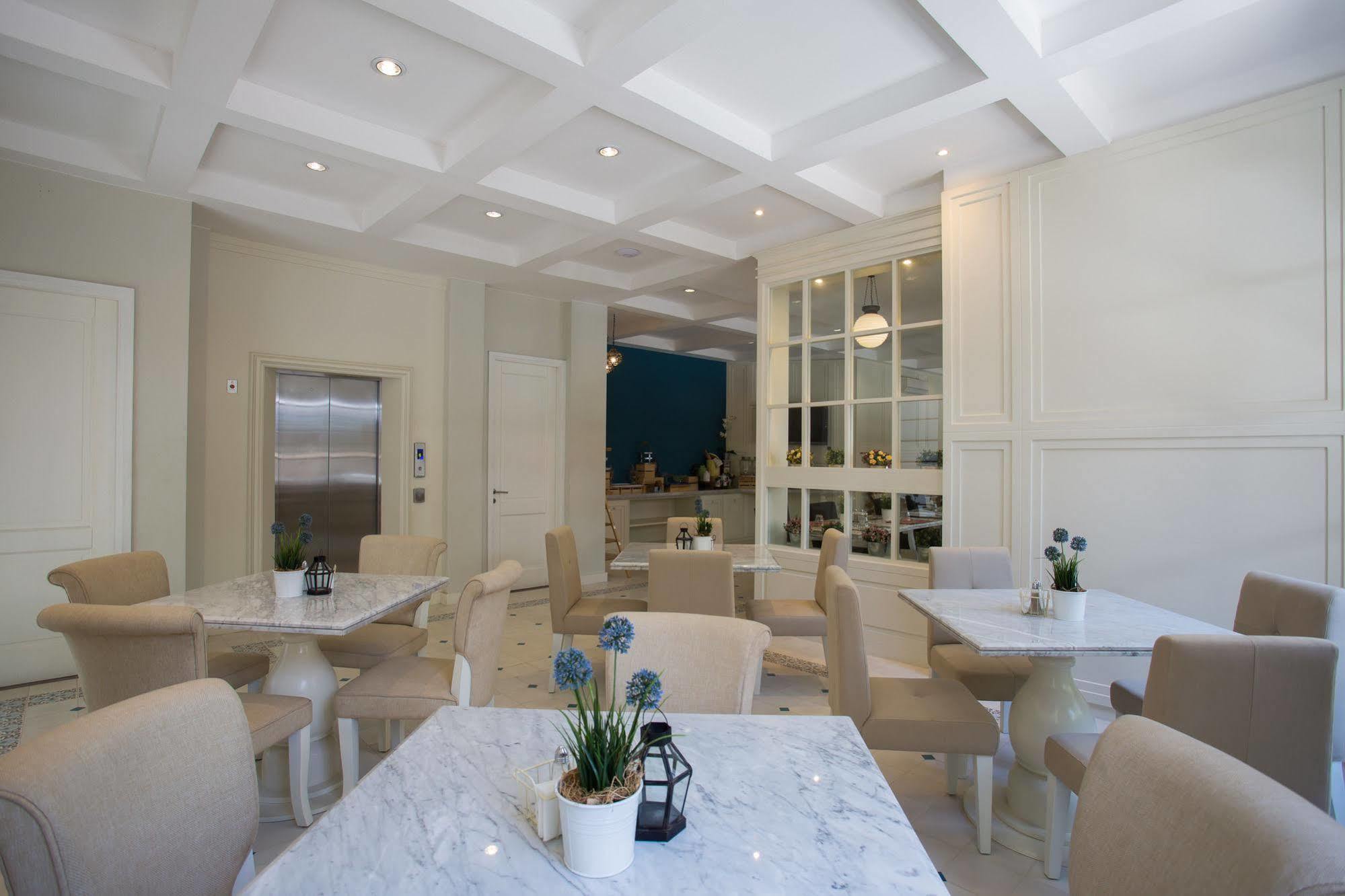 Amalfi Hotel Seminyak Екстер'єр фото