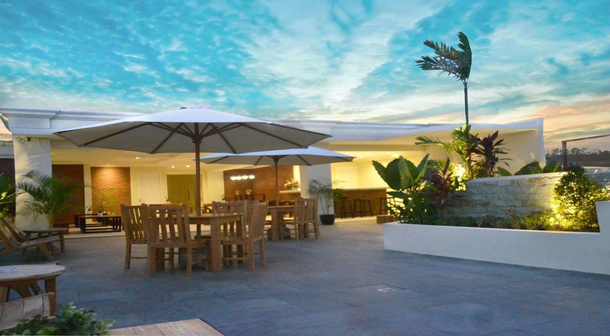 Amalfi Hotel Seminyak Екстер'єр фото